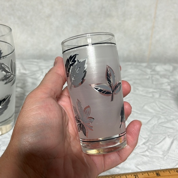 Set of 4 silver leaf Libbey frosted glasses 2 juice glasses and 2 larger - Picture 8 of 10